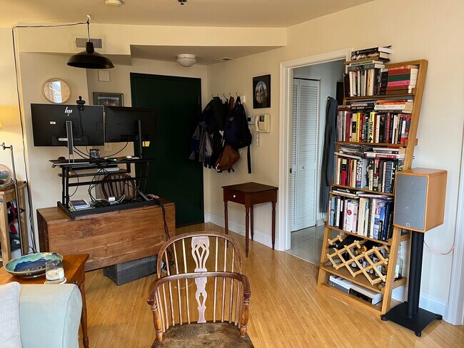 Foto del edificio - 52 Quincy Pl NW