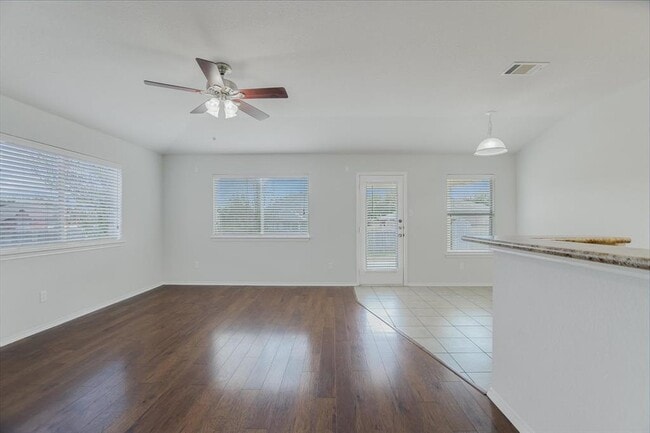 Building Photo - 906 Washburn Dr