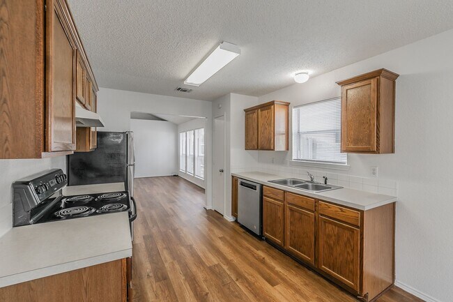 Foto del edificio - Single story 3 bedroom 2 bath in Garden Sp...