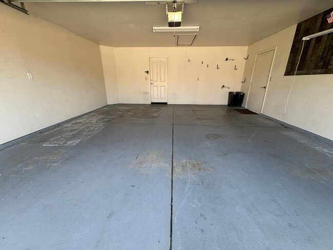 Building Photo - NW Visalia Home coming soon!