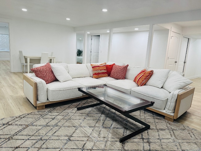 Building Photo - 952 S 1350 E