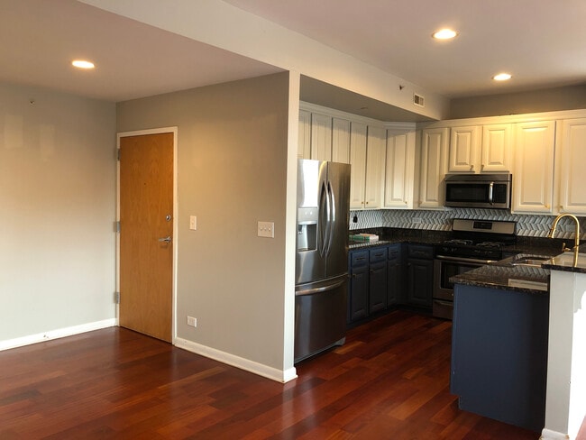 Entry - 915 S Oak Park Ave