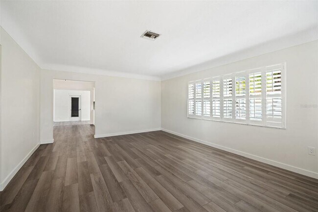 Foto del edificio - 662 Villa Grande Ave S