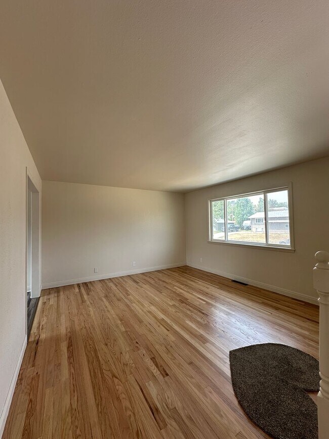 Building Photo - 4bed Rental June 2026