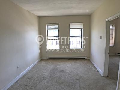 Foto principal - 3 bedroom in Boston MA 02115