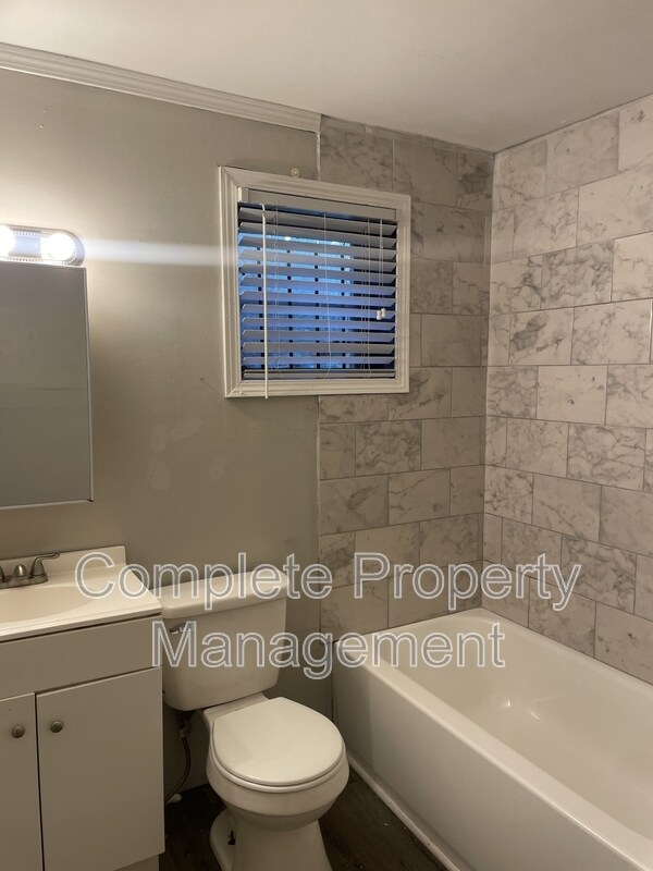 Building Photo - 4317 5th Ct