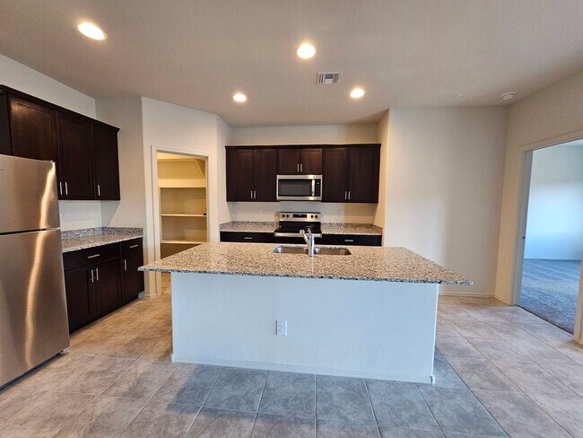 Foto del edificio - 2023 NEW MOVE IN TO YOUR NEW HOME BEFORE V...