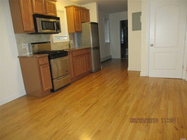 Building Photo - 84-39 60th Dr