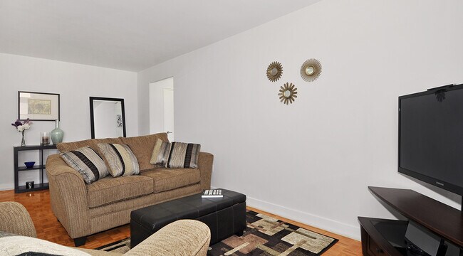 Building Photo - Davisville Tower