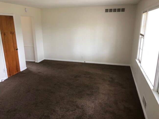 Building Photo - Two bedroom in St Matthews for rent