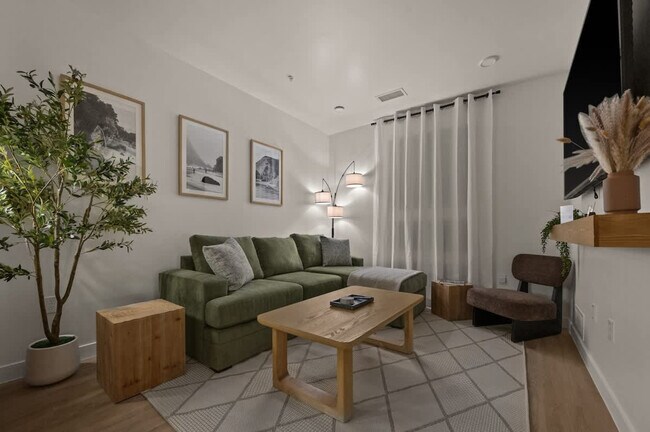 Building Photo - 646 S 400 W