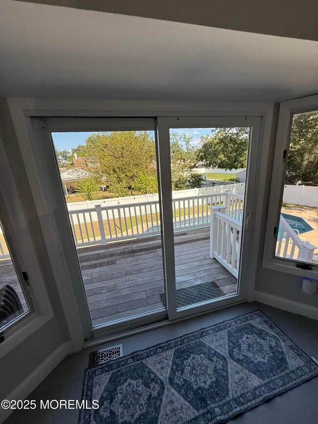 Building Photo - 445 Slocum Pl