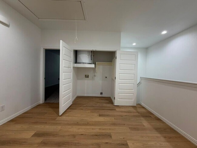 Foto del edificio - 6800 Oak Crest Dr W