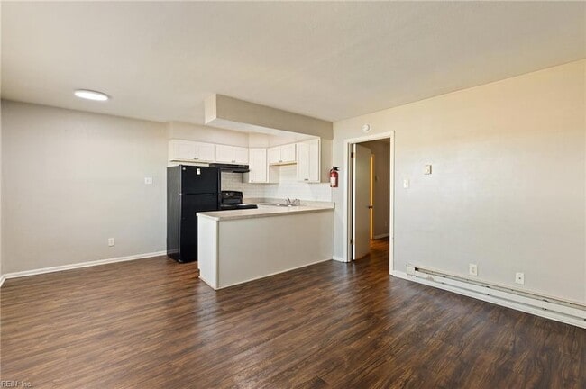 Building Photo - 5667 Brickell Rd