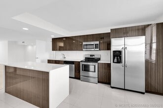 Building Photo - 2768 Carambola Cir S