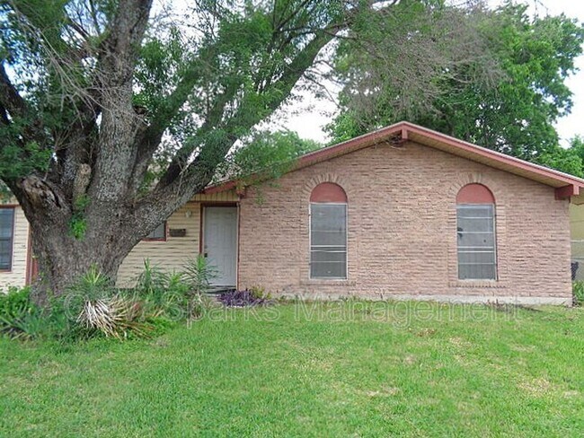 Building Photo - 3205 Pacesetter Dr