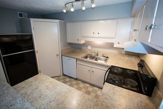 Building Photo - 5323 Fleetwood Oaks Ave