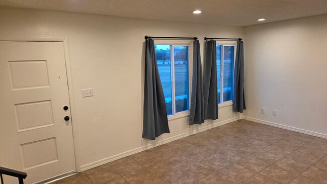 Building Photo - 6521 S La Corta Dr