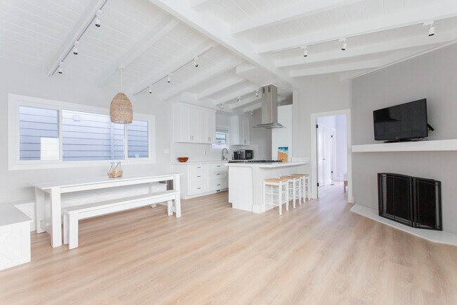 Foto del edificio - 3217 N Valley Dr