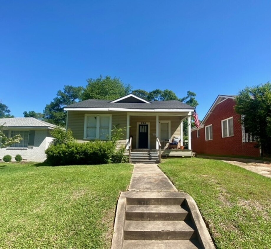 Primary Photo - Great 2 Bedroom 1 Bath Home in South Highl...