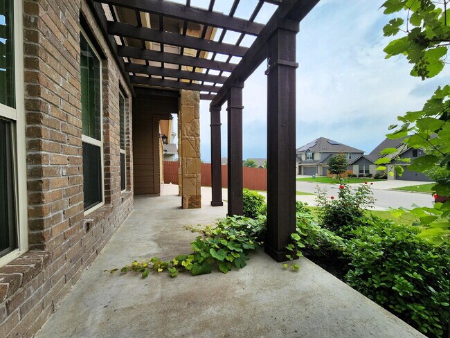 Building Photo - "Beautiful 3 Bedroom, 2 Bathroom Home for ...