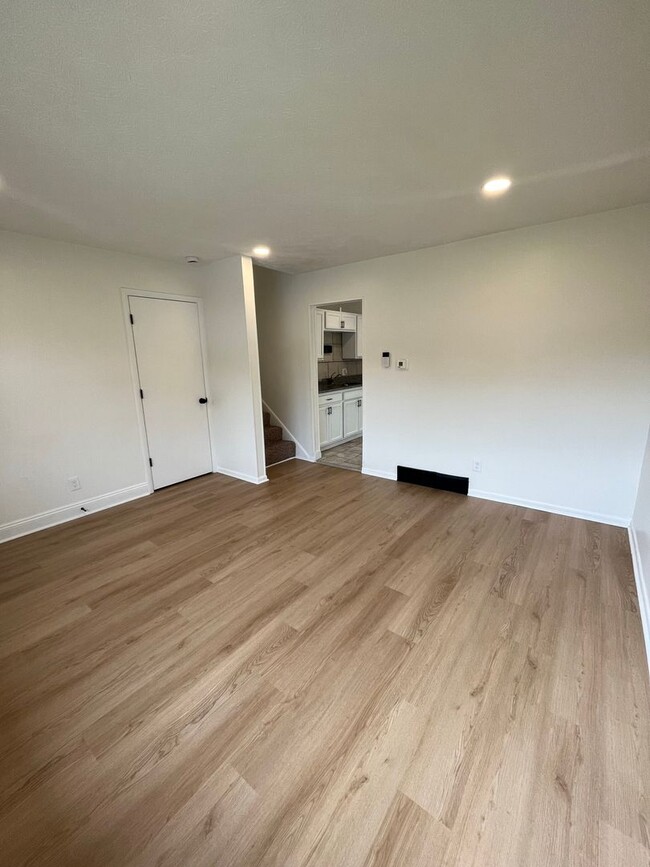 Building Photo - Charming 3 Bedroom Home with Finished Base...