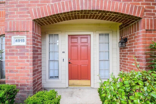 Foto del edificio - 4915 Carrington Ct