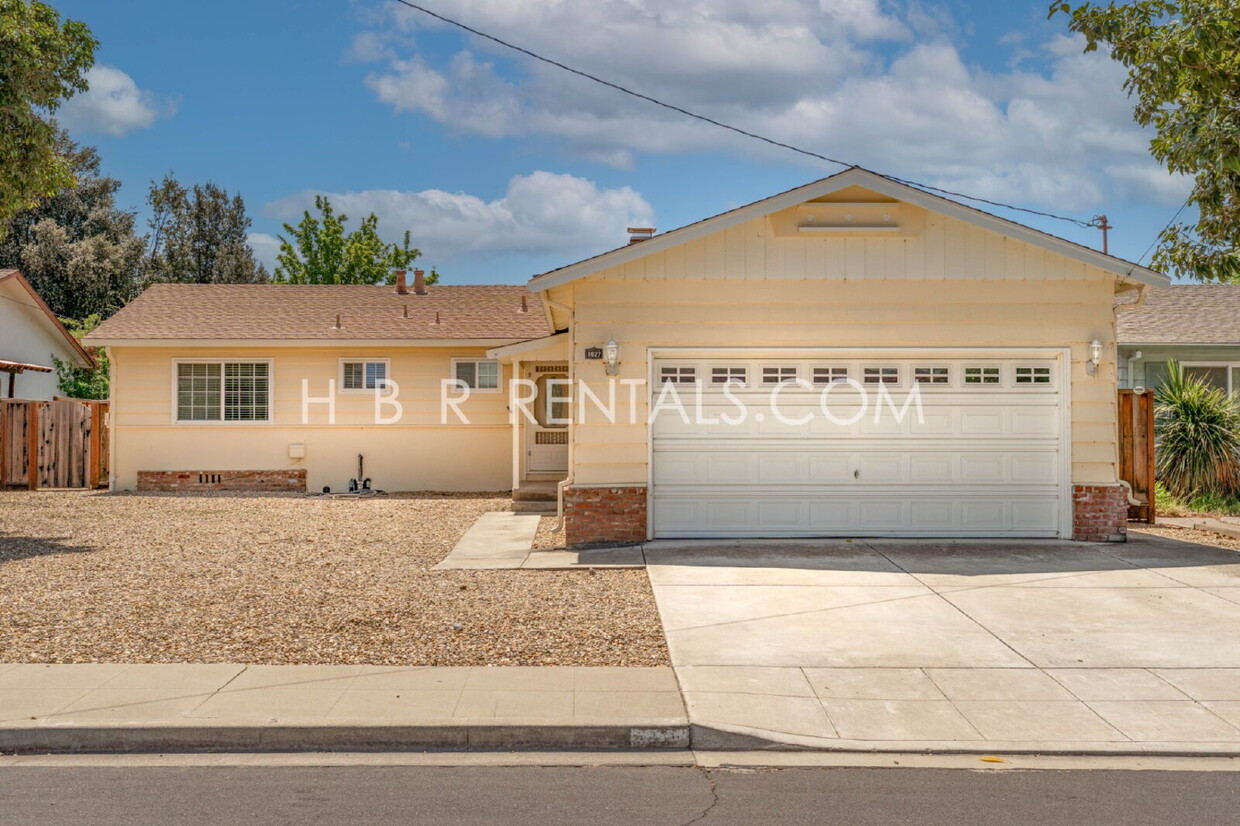 Foto principal - Charming Three Bedroom Single Story Liverm...