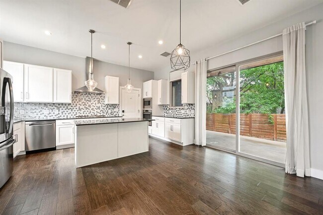 Foto del edificio - 2305 E 16th St