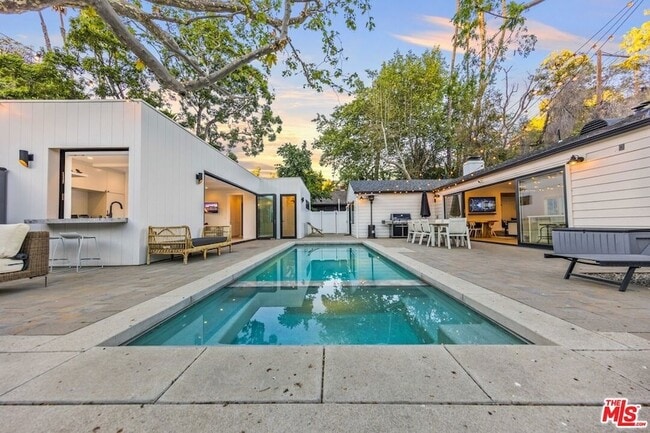 Foto del edificio - 2245 Canyon Dr