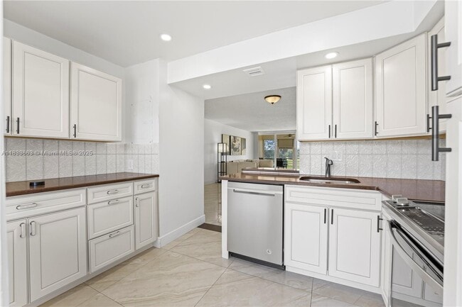 Building Photo - 2671 S Course Dr