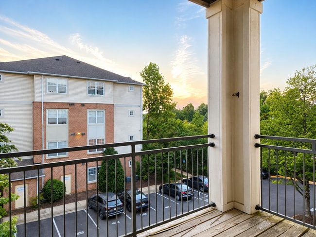 Building Photo - 4405 Weatherington Lane, Fairfax, VA 22030