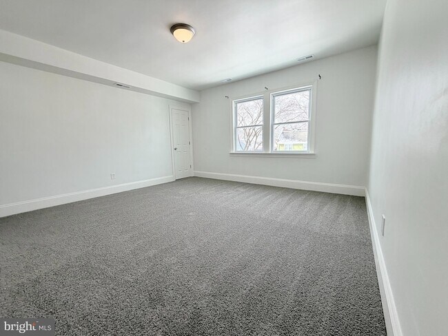 Building Photo - 1709 Trinidad Ave NE