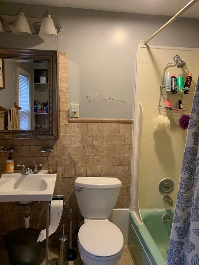 Building Photo - 1081 24th Ave SE