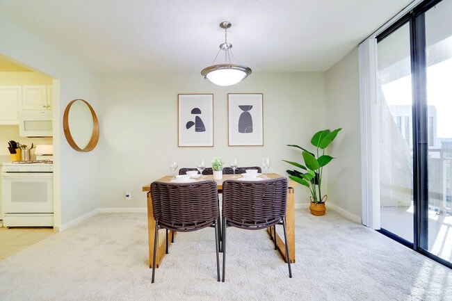 Building Photo - 320 23rd St S