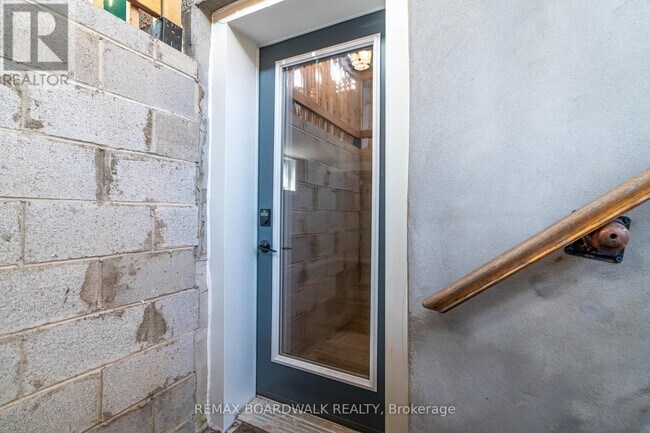 Photo du bâtiment - 948 Parkhurst Blvd