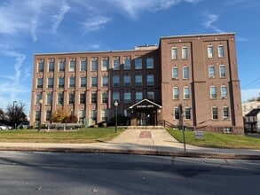 Building Photo - 149 Wilson St