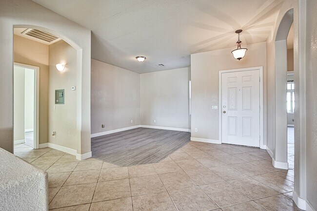 Building Photo - 2598 Ivoryhill St
