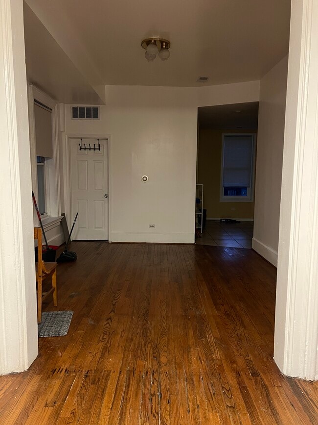 Building Photo - 712 N Ada St