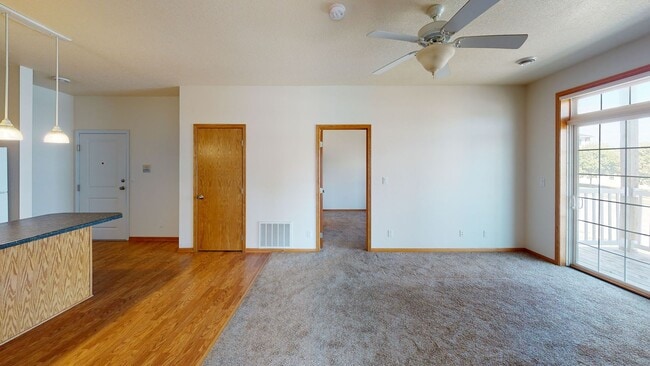 Building Photo - 2 Bedroom Apartment Available August 1st, ...