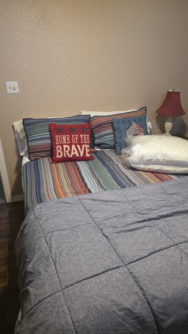 Cama tamaño queen - 12551 Saddle Club Dr