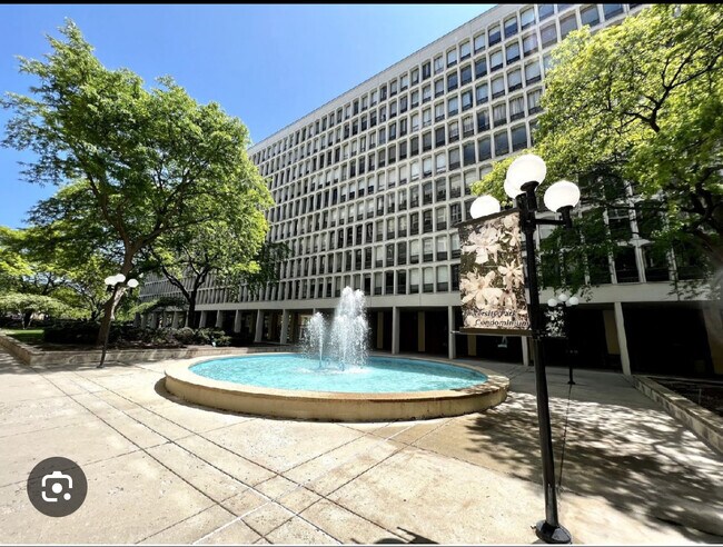 Foto del edificio - 1400 E 55th Pl