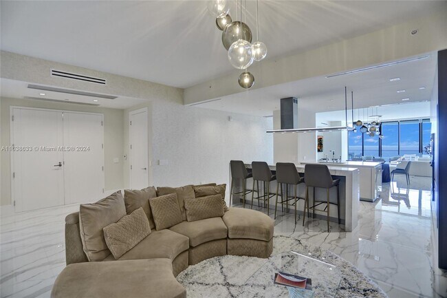 Foto del edificio - 18501 Collins Ave