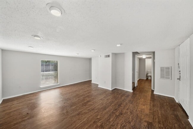 Building Photo - 1403 Maple St