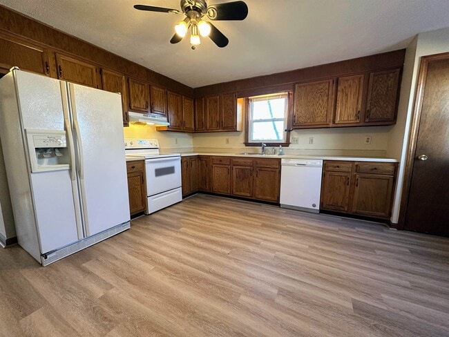 Foto del edificio - 33 Elwood Ave