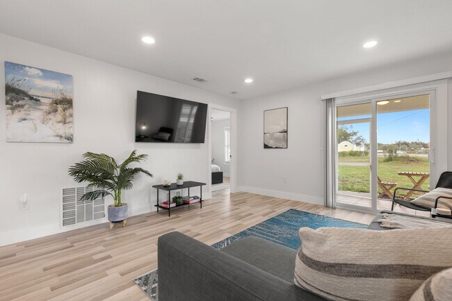 Foto del edificio - 6 Bay Acres Ave