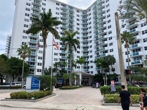 Building Photo - 3001 S Ocean Dr