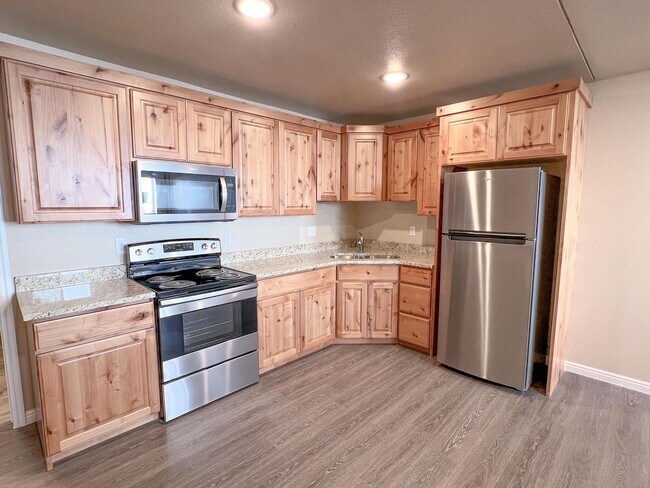 Building Photo - S109 Gemstone Properties - studio apartment *utilties included*
