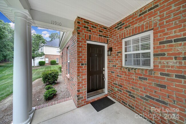 Building Photo - 11910 Lacroix St