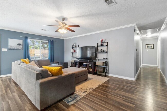 Building Photo - 5842 Silver Frst Dr